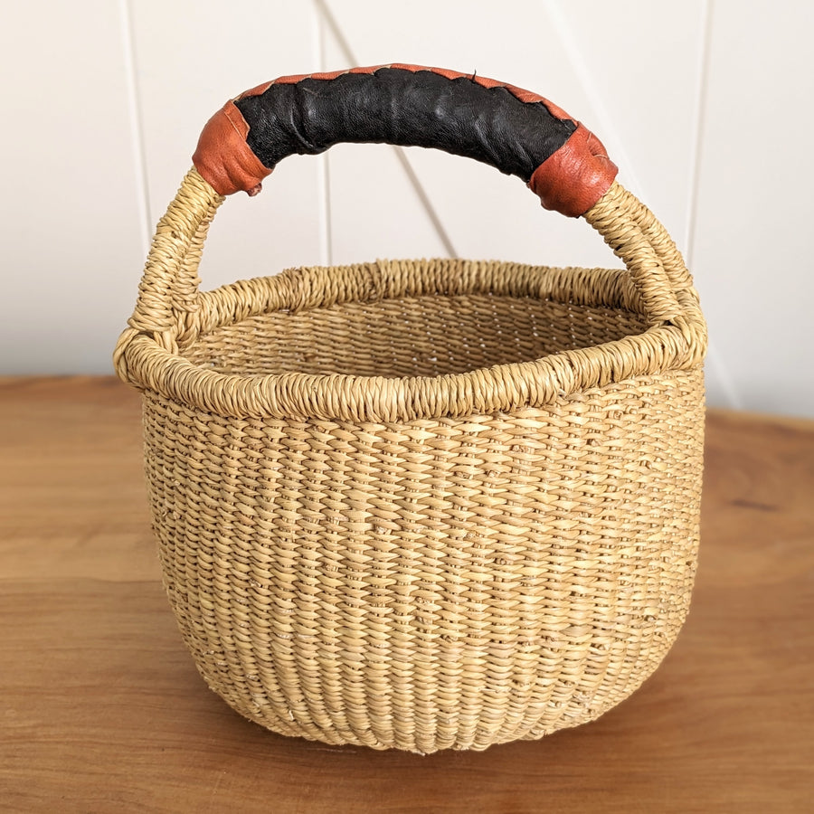 Small Foraging Bolga Basket - Natural (Leather Handle)