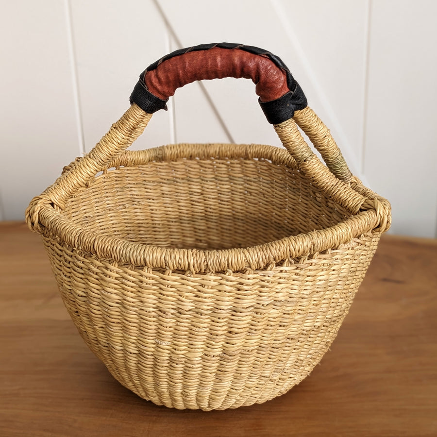 Small Foraging Bolga Basket - Natural (Leather Handle)
