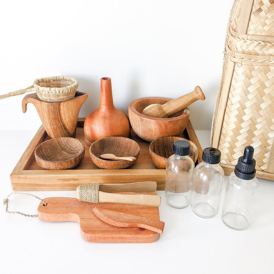 An all-in-one natural toy potions Kit with everything kids need to create their own natural perfumes and potions. 