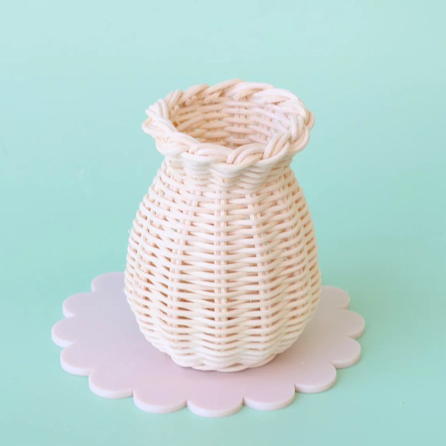 Juni Moon | Rattan Vase with Flowers - White Daisy Set