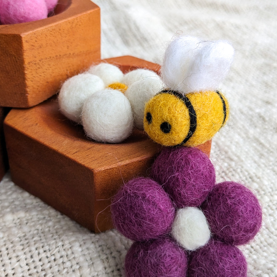 Loose Parts: Felt Bee & Flower Set