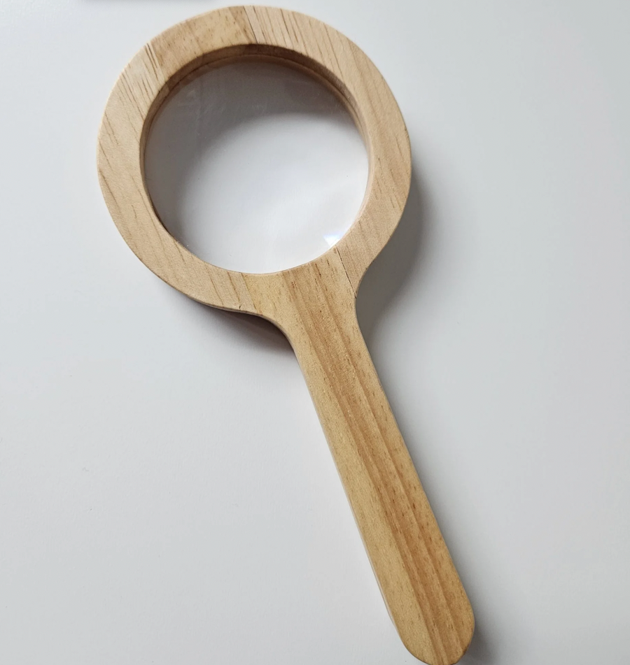 Qtoys | Wooden Magnifying Glass