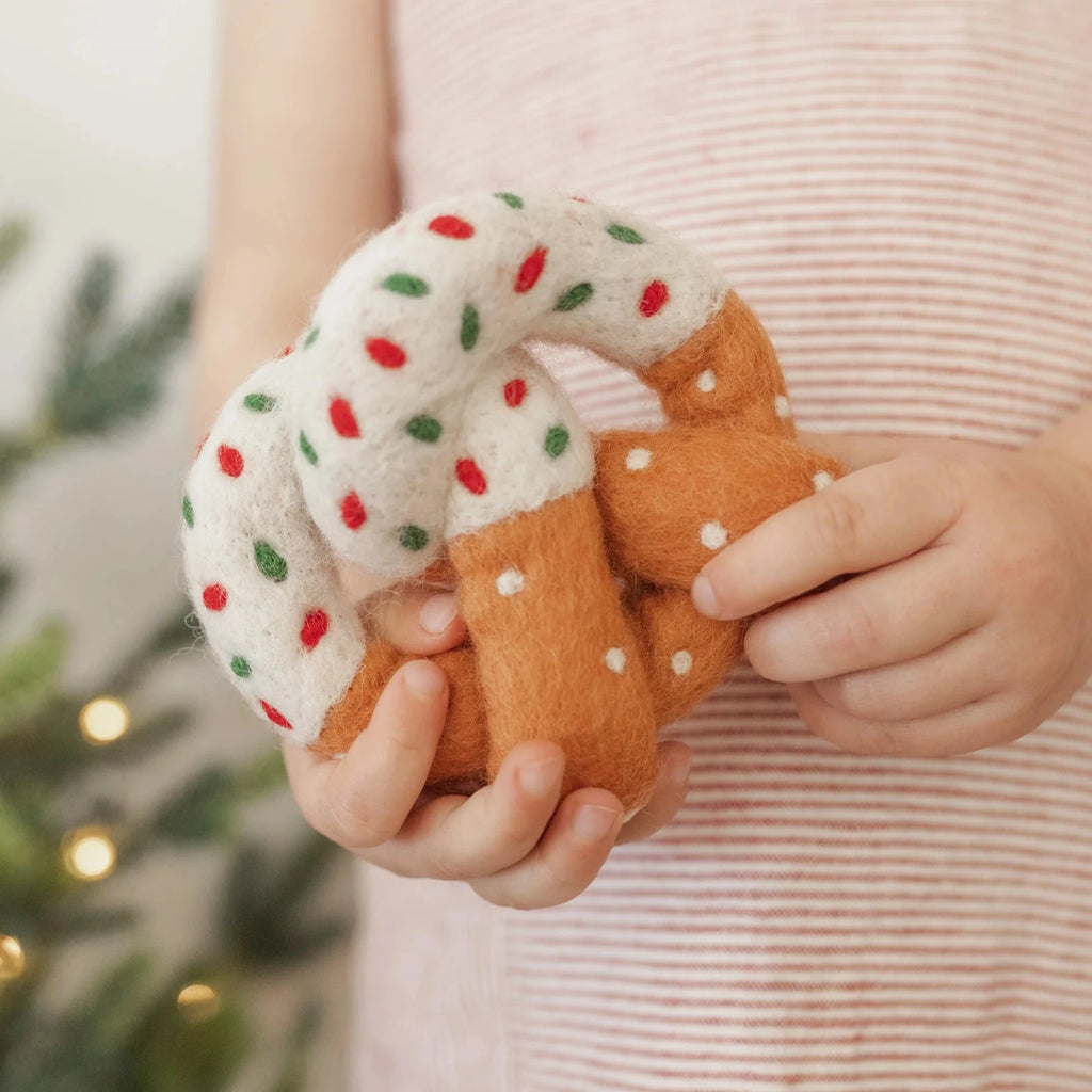 juni moon festive felt pretzel