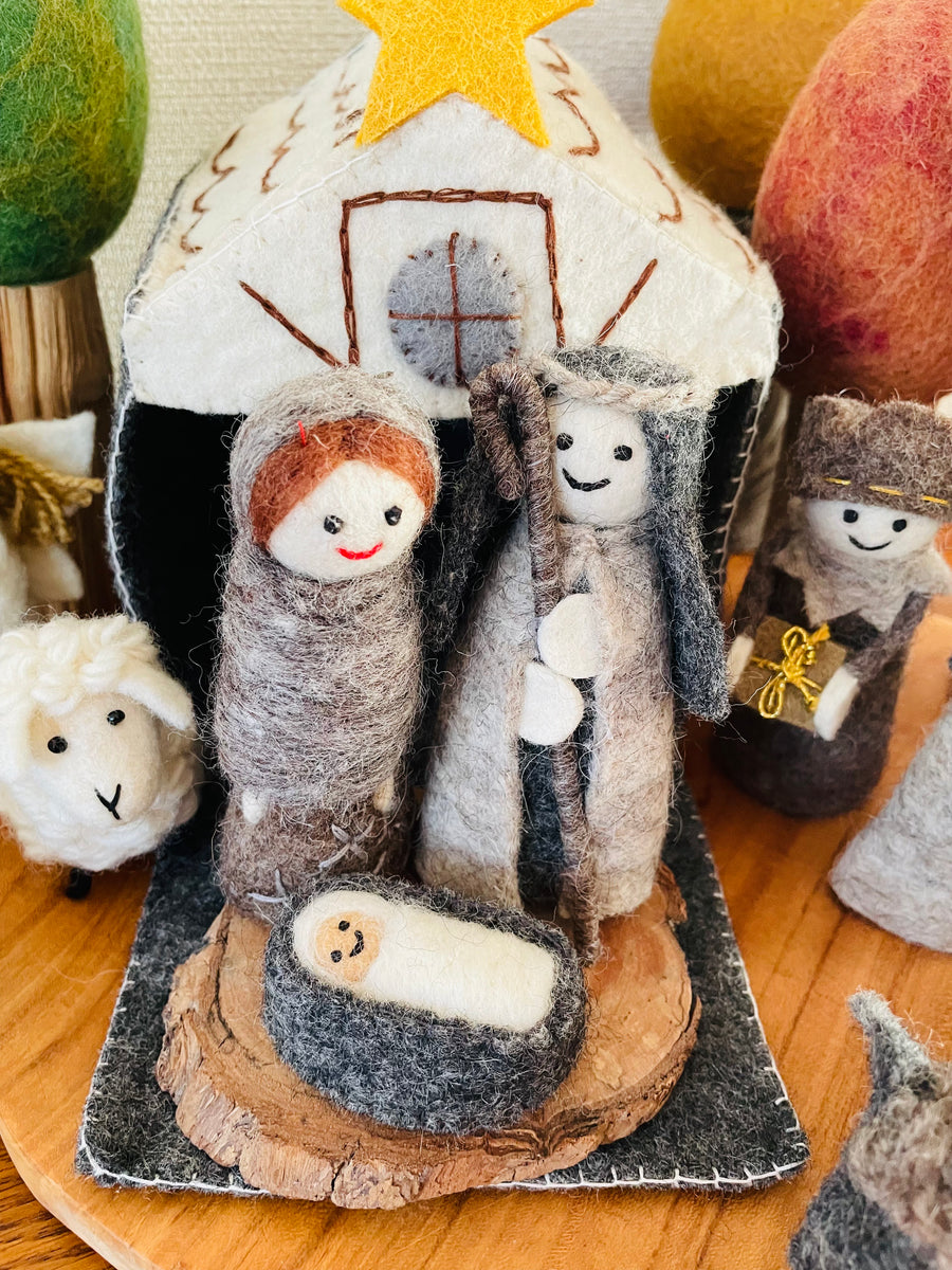 Pashom | Felt Christmas Nativity Set (Natural)