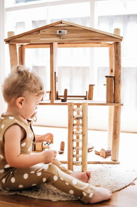 Eco-friendly wooden toy dolls house 