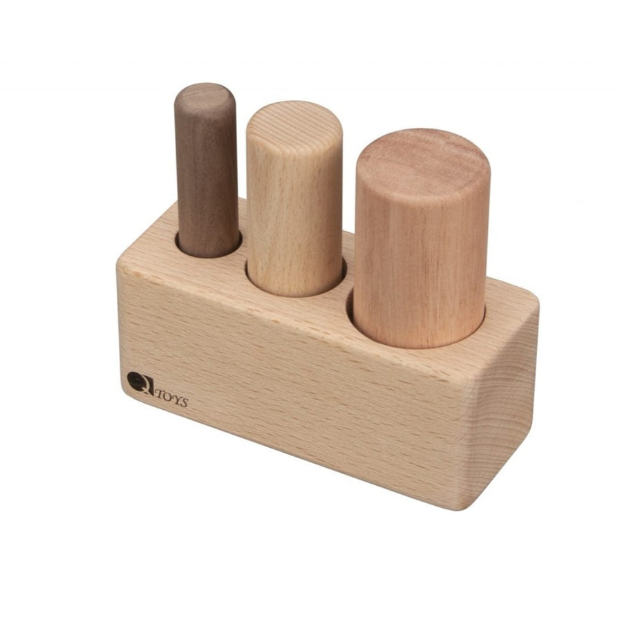 This educational  Montessori 3 Pole Puzzle set helps toddlers develop various problem-solving skills.