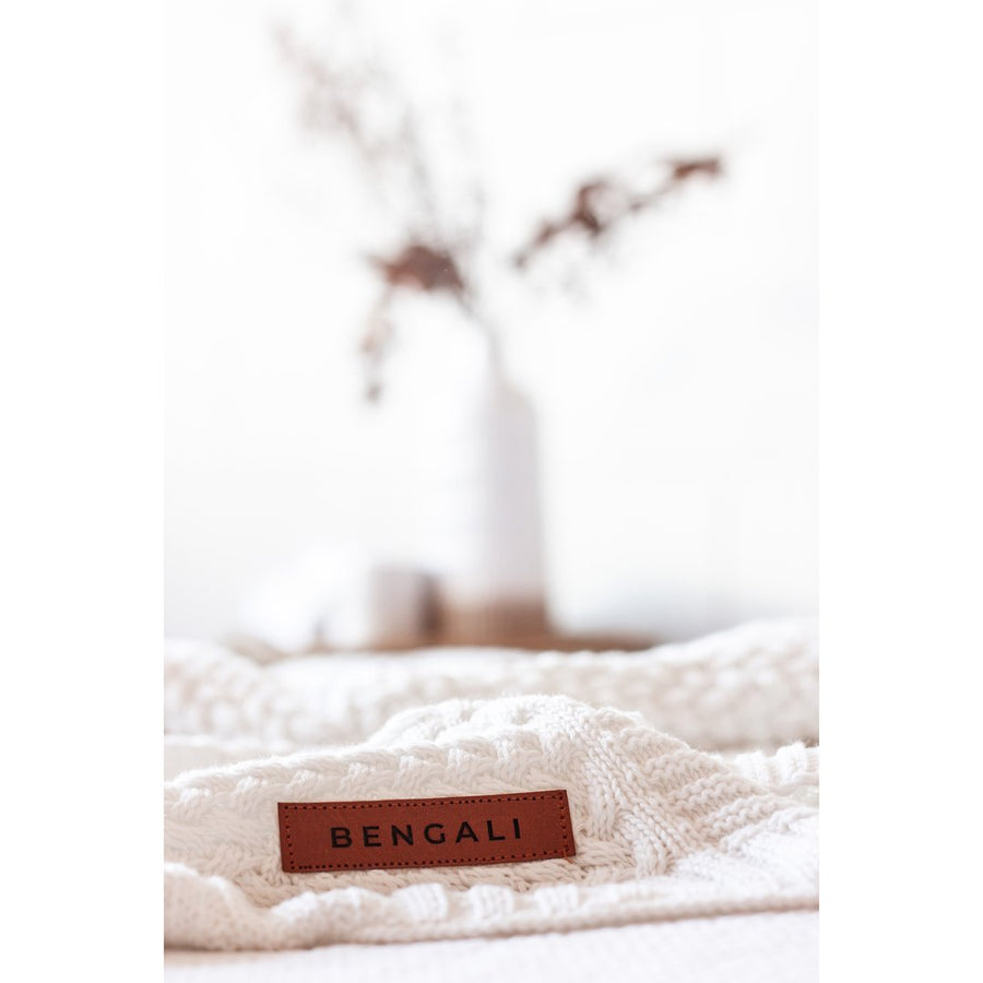 Organic cotton tassel blanket. Made with 100% cotton, free from harmful substances. 