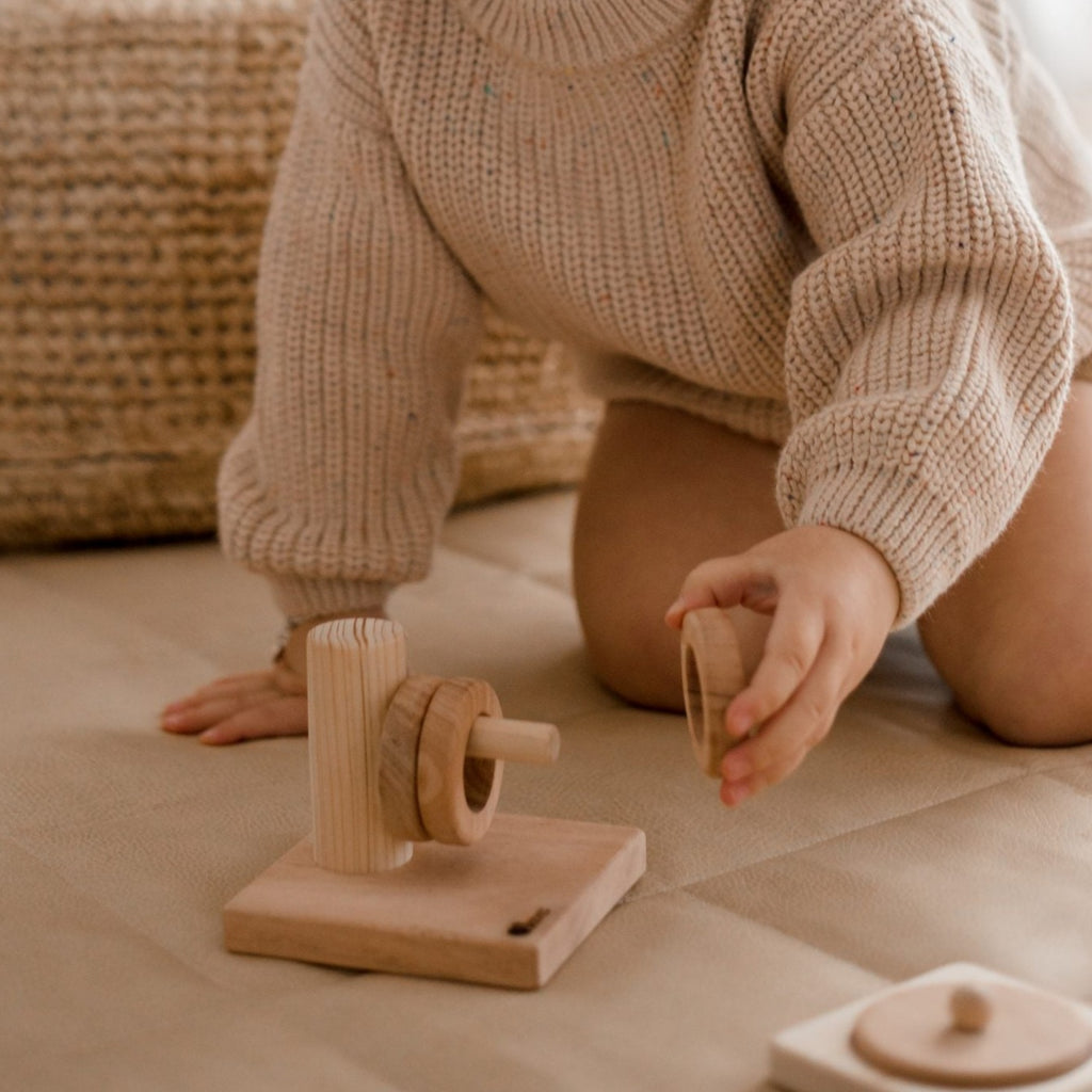 Wooden horizontal hanger