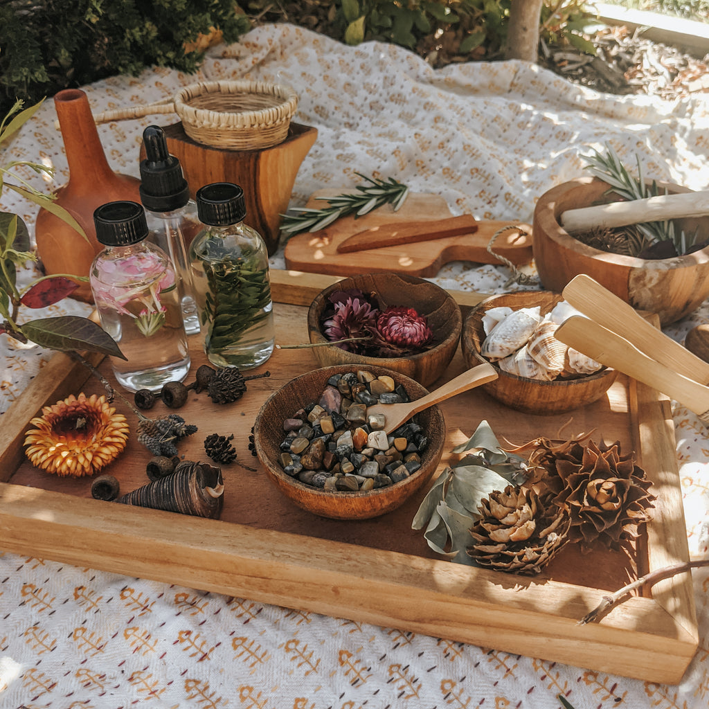 An all-in-one natural toy potions Kit with everything kids need to create their own natural perfumes and potions. 