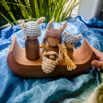 Natural Wooden Peg Doll and Boat Play Set
