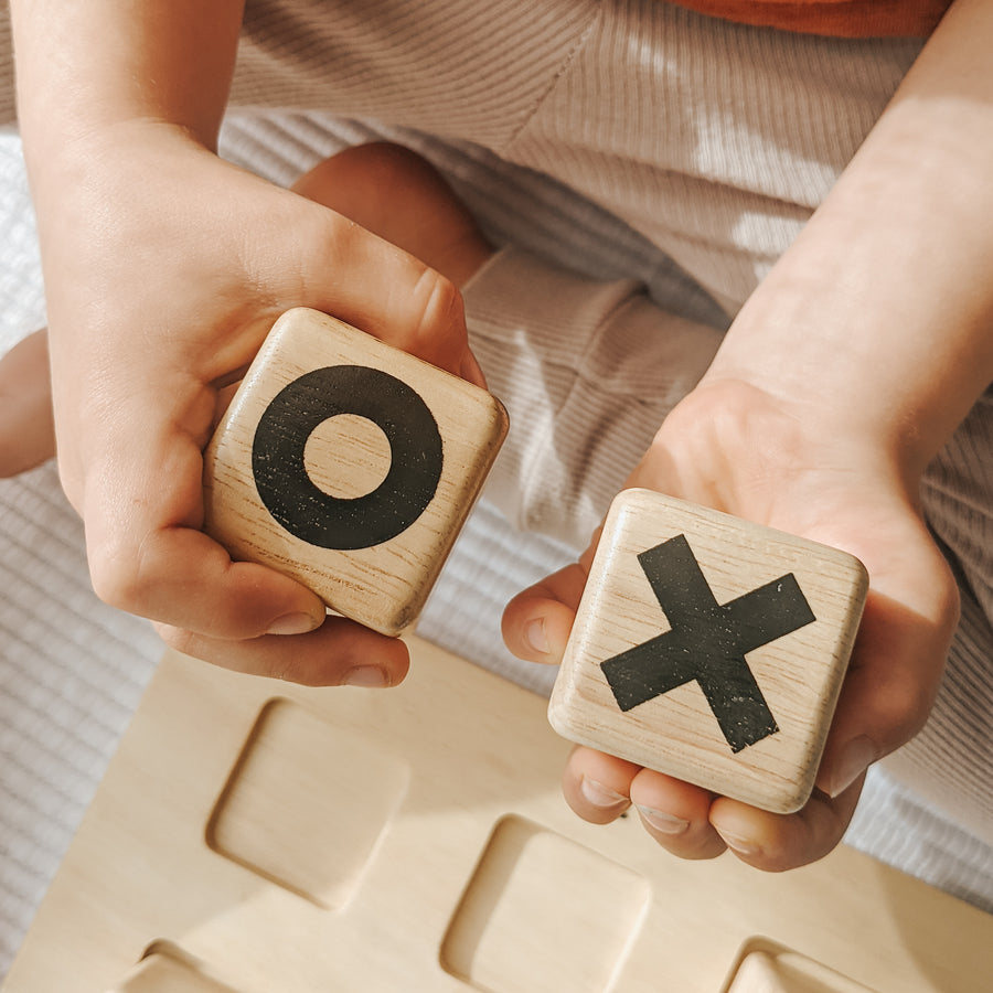 Orange Wooden Noughts & Crosses, Tic Tac Toe, 3 In a Row Family Game Set - Staunton Chess Set Orange Wooden Noughts & Crosses, Tic Tac Toe, 3 In a Row Family Game Set - Staunton Chess Set
