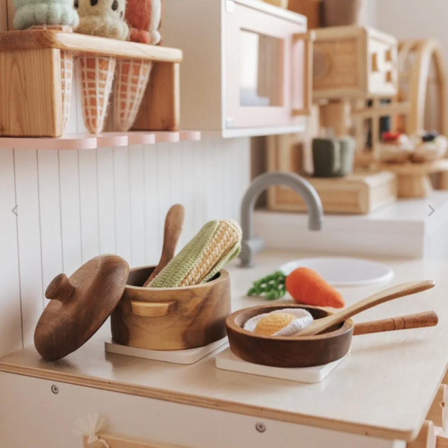 Qtoys Mahogany Pots and Pans Set – Fairplay - Main Image