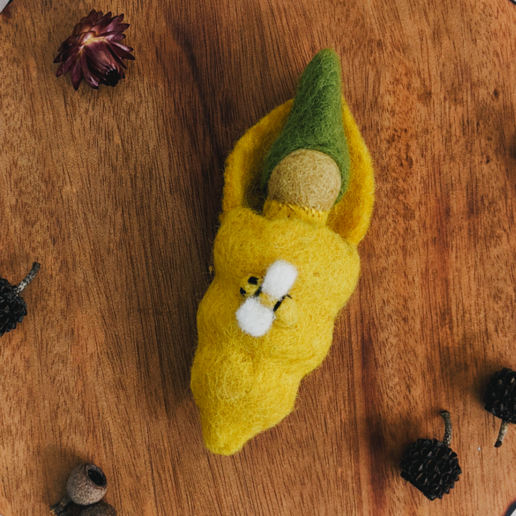 felt honey bee baby toy 