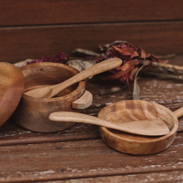 Wooden toy pots and pans. Sustainable and eco friendly toys. 