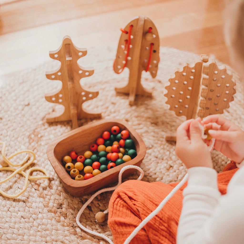 Qtoys | Wooden Lacing Trees