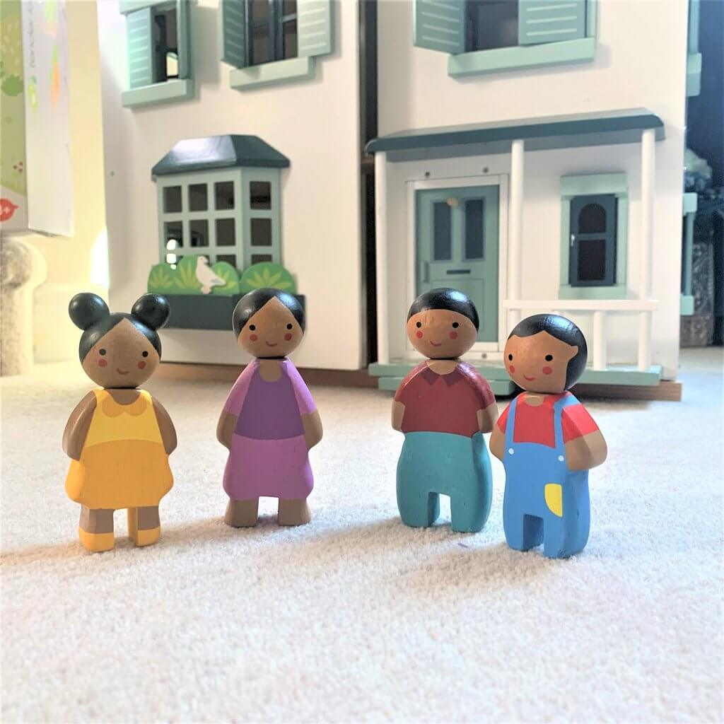 Wooden Dolls - The Sunny Family